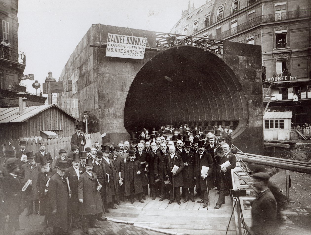 Englische Delegation besucht Paris während des Baus der Metro von French Photographer