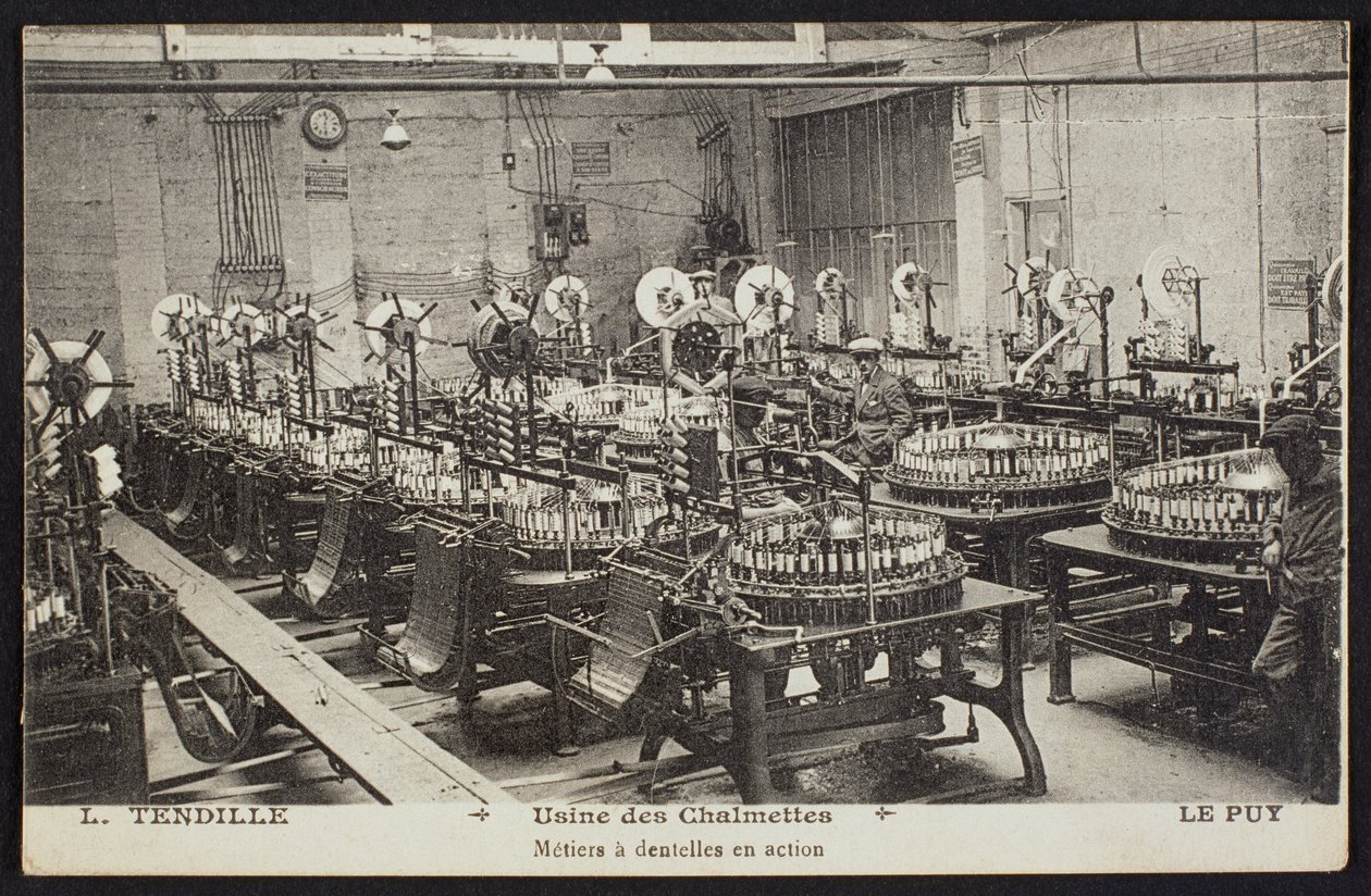 Postkarte, die die Spitzenfabrik Les Chalmettes, L. Tendille, in Le Puy, um 1900 darstellt von French Photographer