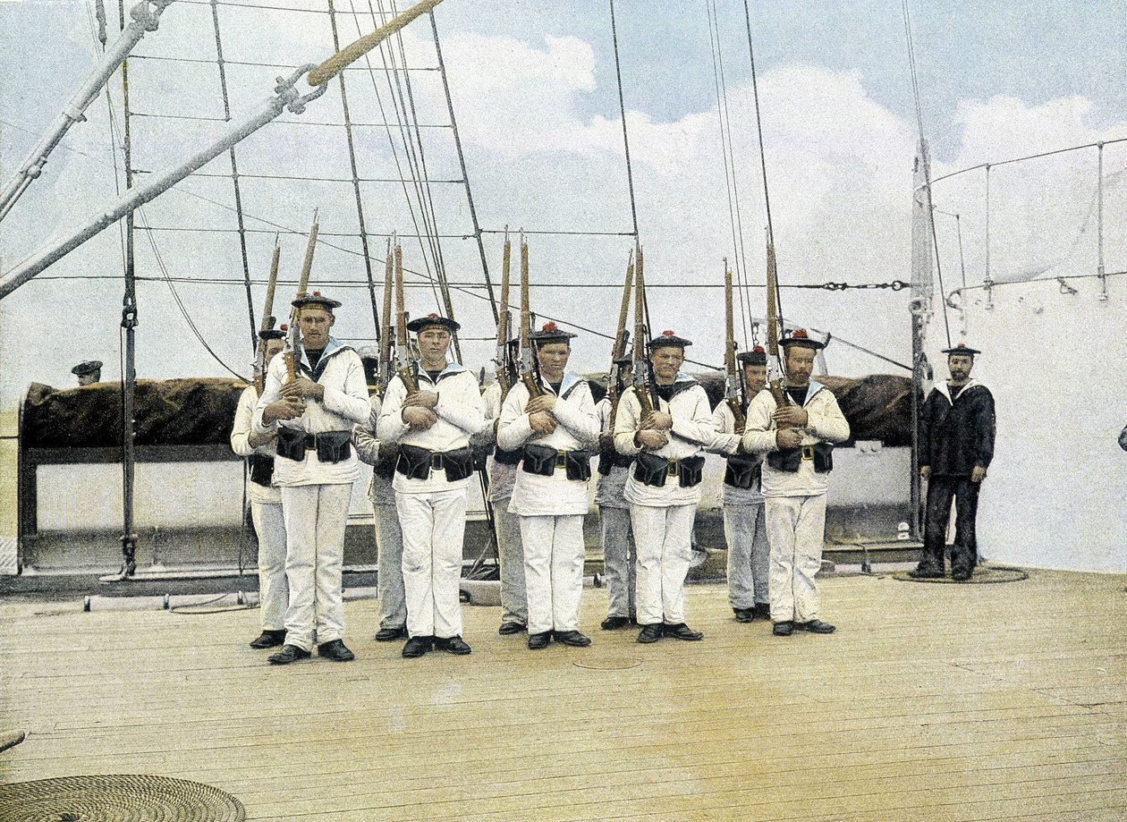 Französische Marine, späte 19. Jahrhundert: Gewehrübung - Bibl. des Arts deco. von French Photographer