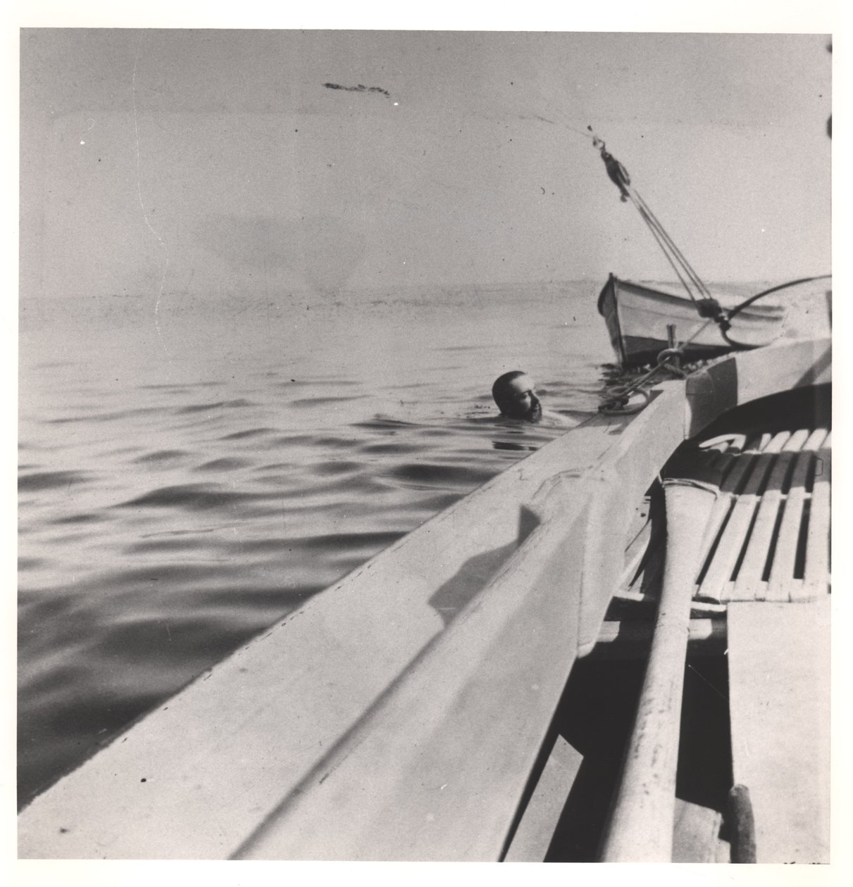 Henri de Toulouse-Lautrec (1864-1901) beim Schwimmen von French Photographer