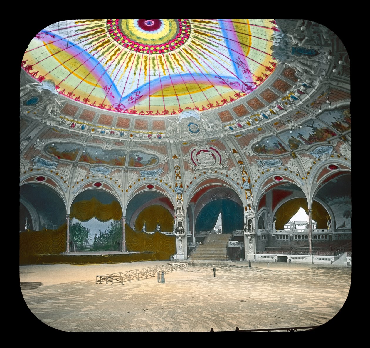 Pariser Weltausstellung: Salle des Fêtes, 1900 von French Photographer