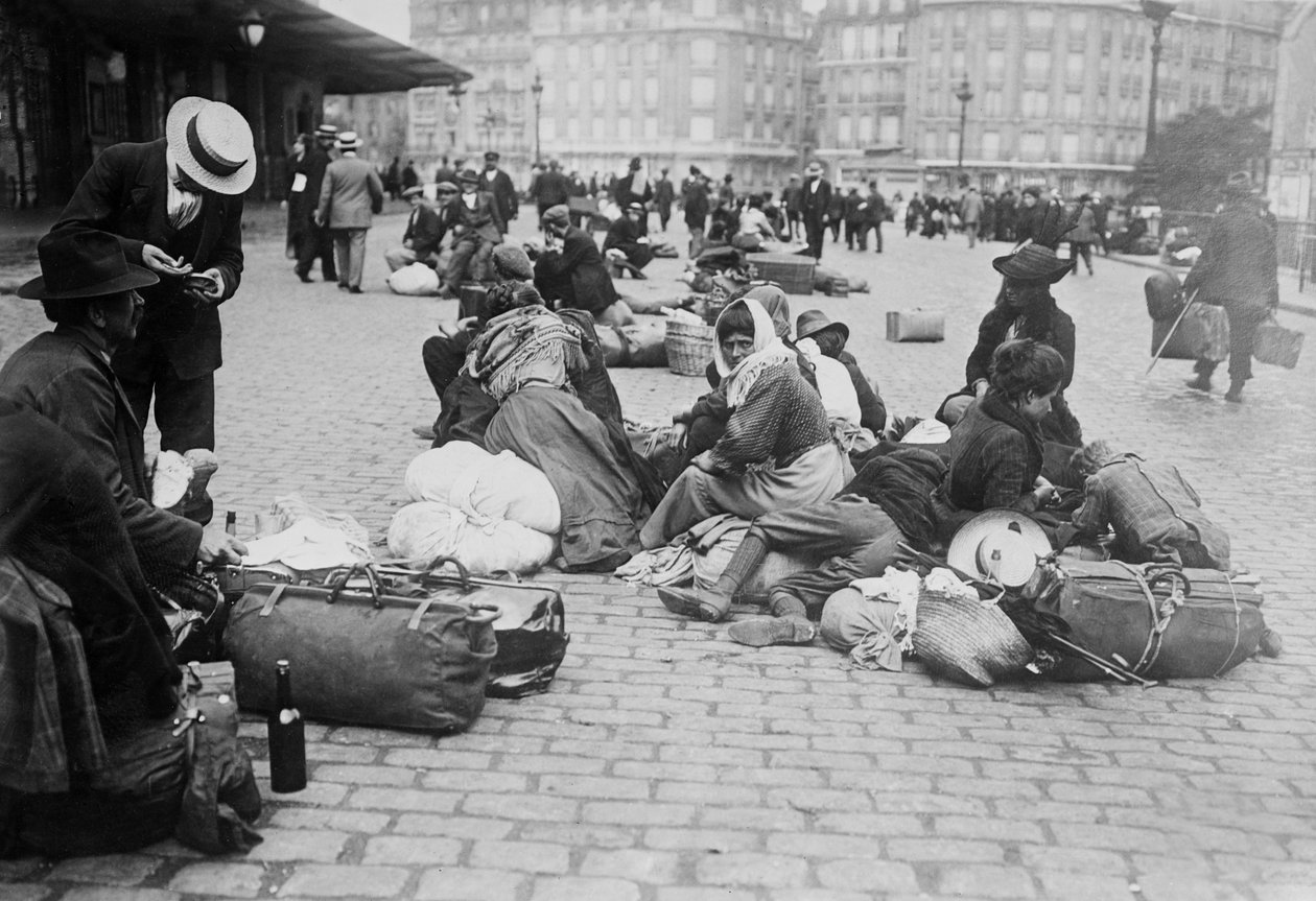 Kriegsflüchtlinge, Gare de Lyon, Paris, 1914 von French Photographer