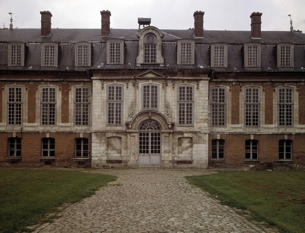Barockarchitektur: Fassade des Hôtel des Rams (17. Jahrhundert), Abbeville, Somme (80) von French School