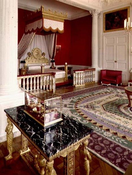 Schlafzimmer der Kaiserin Marie-Louise im Grand Trianon von French School