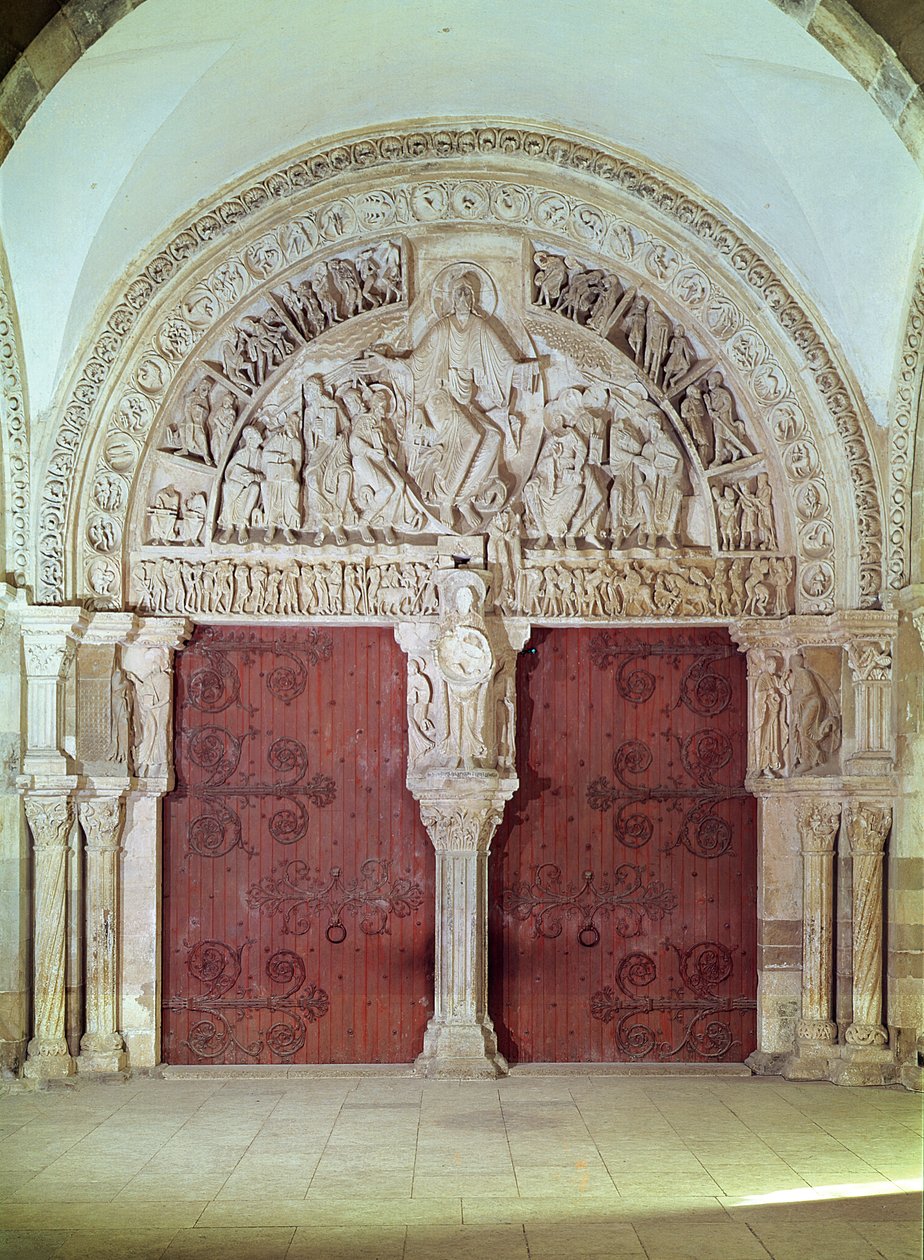 Zentrales Portal im Narthex der Kirche Sainte-Madelaine, mit Relief des Pfingstfestes im Tympanon, ca. 1150 von French School