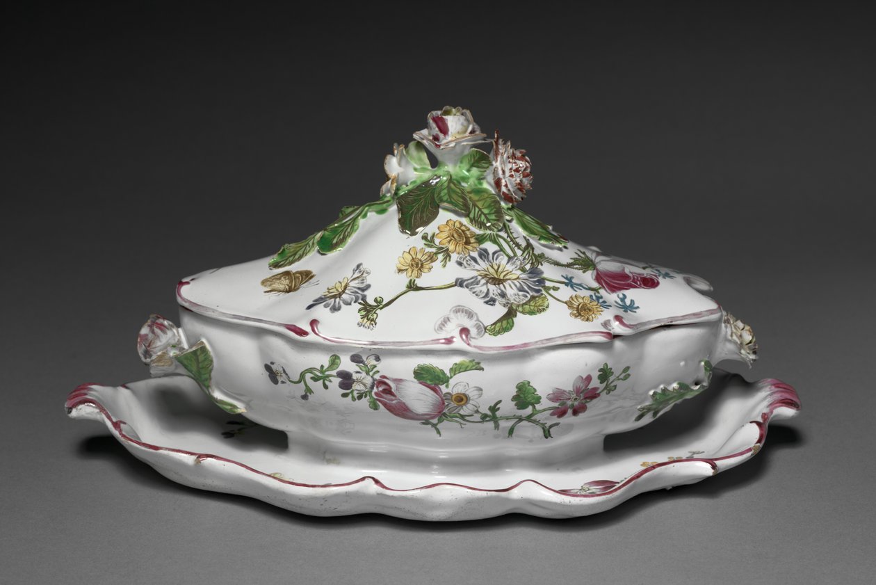Bedeckte Sauciere mit festem Stand, Hersteller Veuve Perrin Fabrik, ca. 1765 von French School