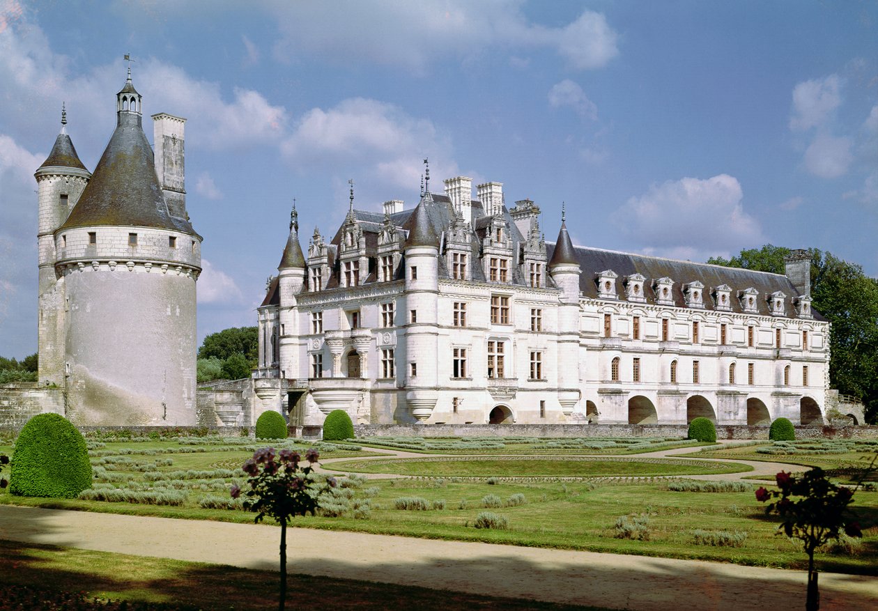 Außenansicht des Donjon, des Château de Bohier und der Grande Galerie von Nordwesten von French School