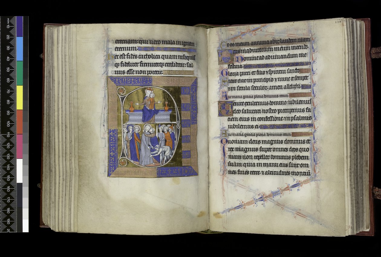 MS 300 f.177v-178r, Matutin, Jungfrau und Kind sitzen zwischen zwei Vasen auf einer Bank (oben); Verrat an Christus, mit Judas, der Christus küsst, und St. Peter, der Malchus das Ohr abschneidet (unten), aus dem Psalter und Stundenbuch der Isabella von Fra von French School