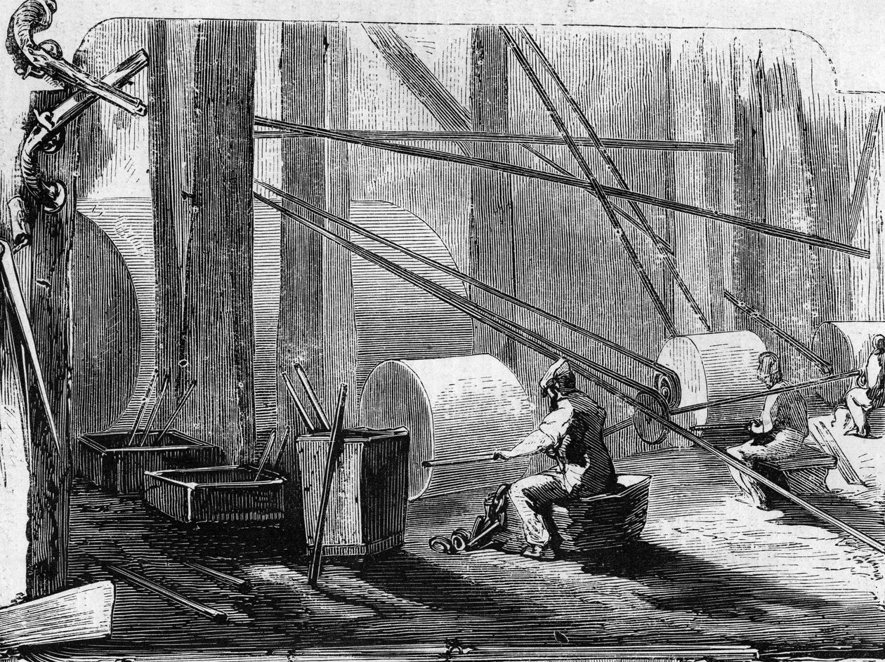 Herstellung von Gewehrläufen: Polieren von Eisenrohren mit Steinrädern. Gravur in „Le Monde Illustré“ Nr. 35 vom 12. Dezember 1857. von French School