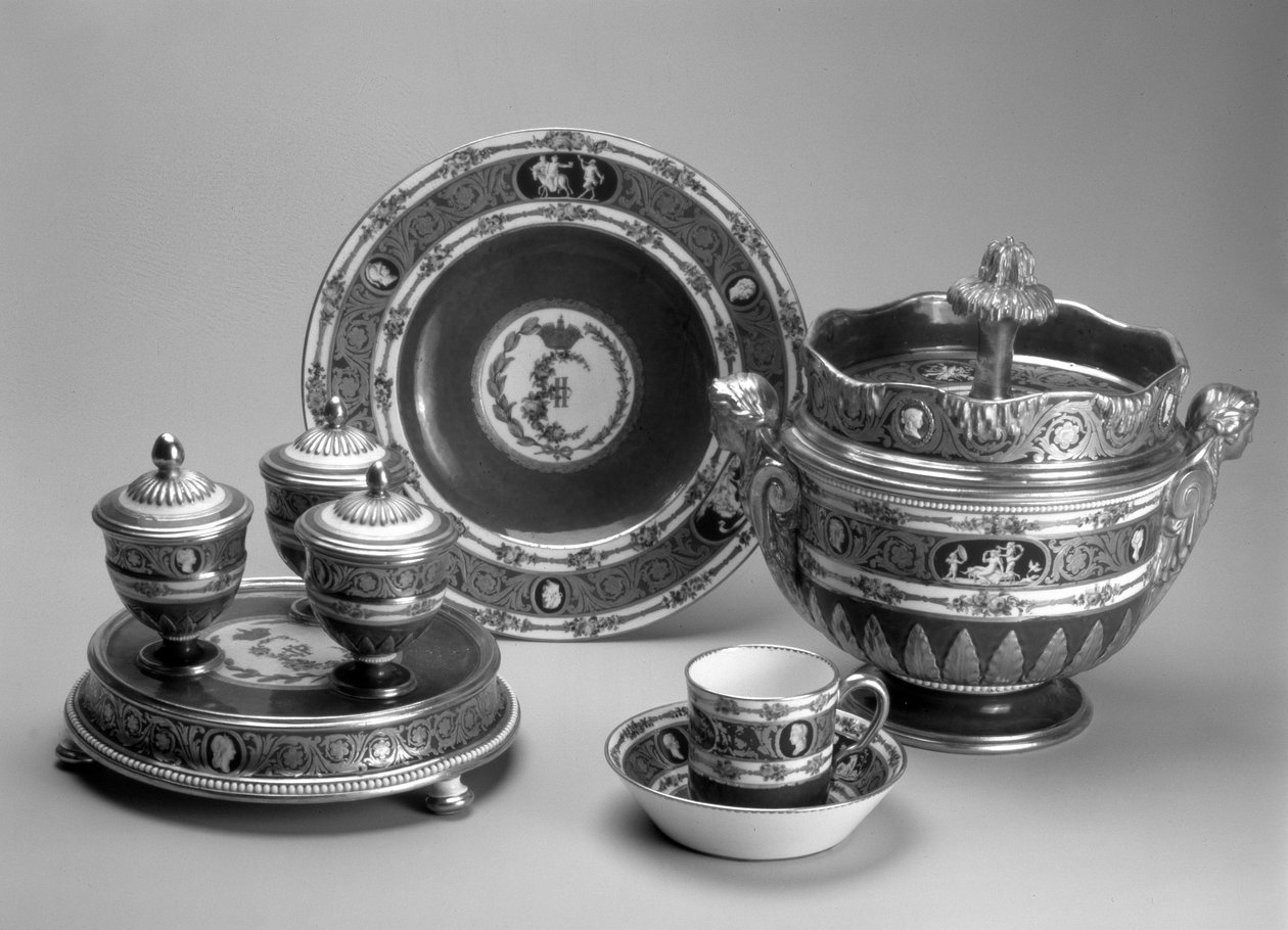 Plat de Menage, Schale, Tasse und Untertasse und Eisschale aus dem Blue Cameo Service, Sèvres, 1778-79 (Weichporzellan) von French School