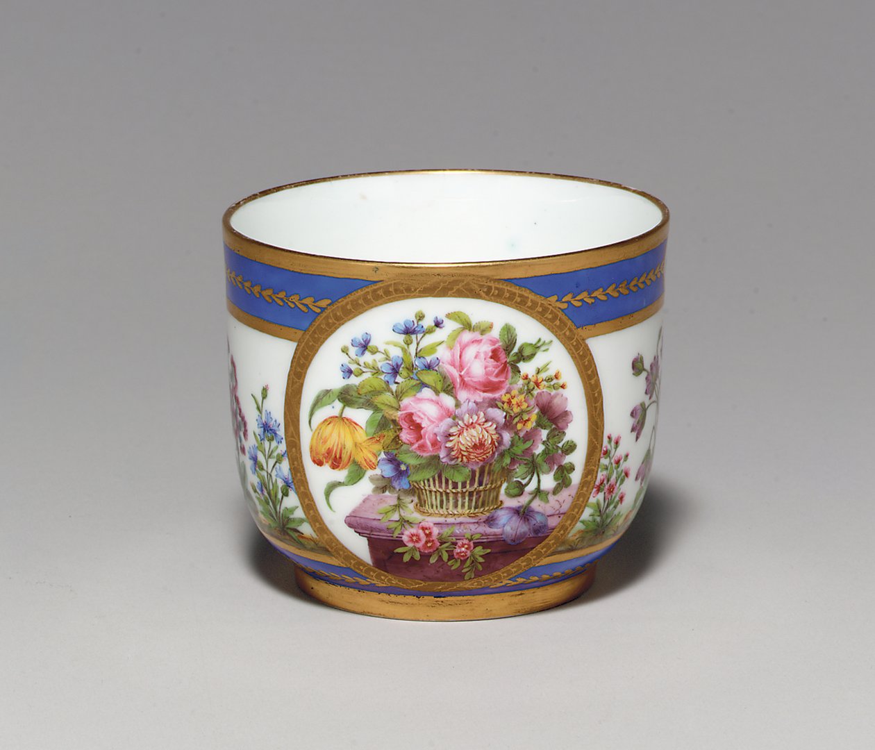 Sevres Beau Bleu Zuckerdose, Malerzeichen für Nicquet, Vergolderzeichen für Vande, 1789 von French School