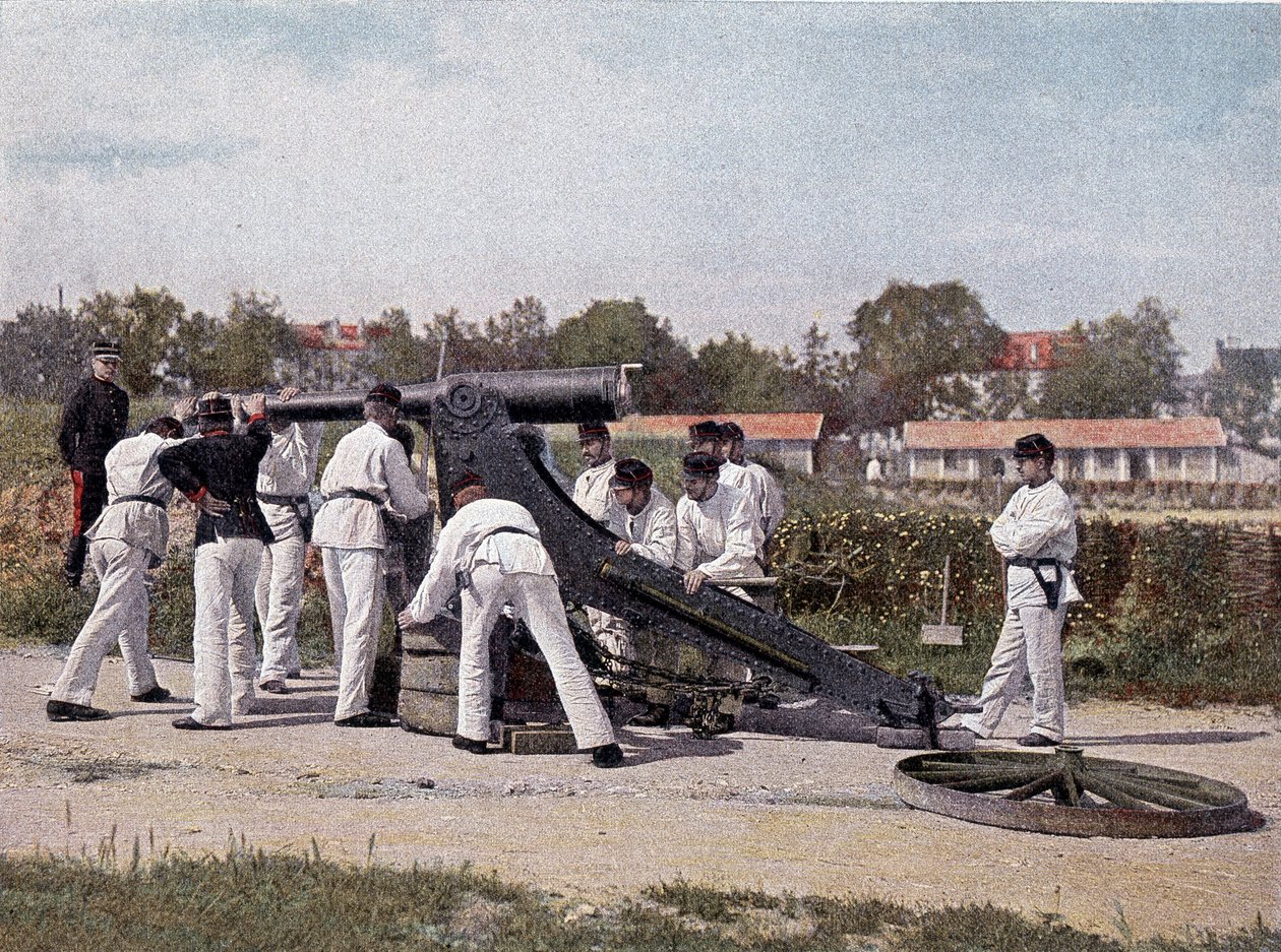 Schießen mit einer 95-Kanone von einem Aussichtspunkt für Sitze und Plätze - in „Militäralbum“ - Fußartillerie von French School