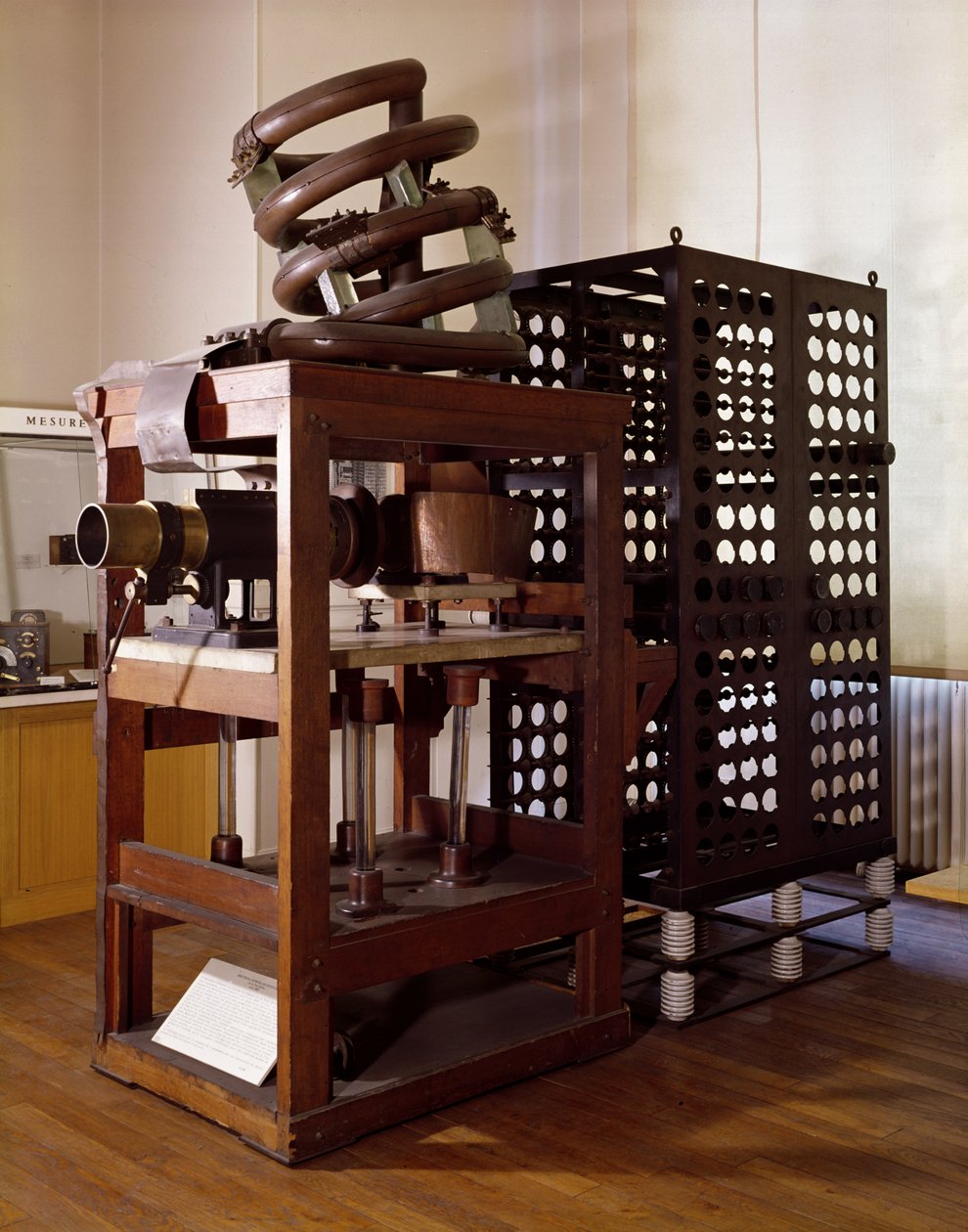 Der Sender vom Eiffelturm, 1914 (Holz & Metall) von French School