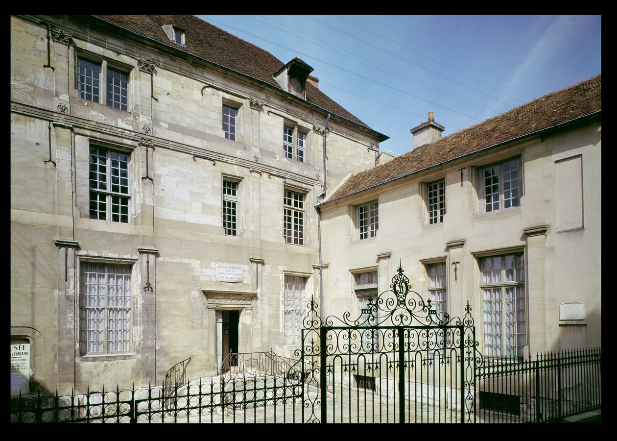 Geburtsort von Jean de la Fontaine (1621-95), erbaut 1559 von French School