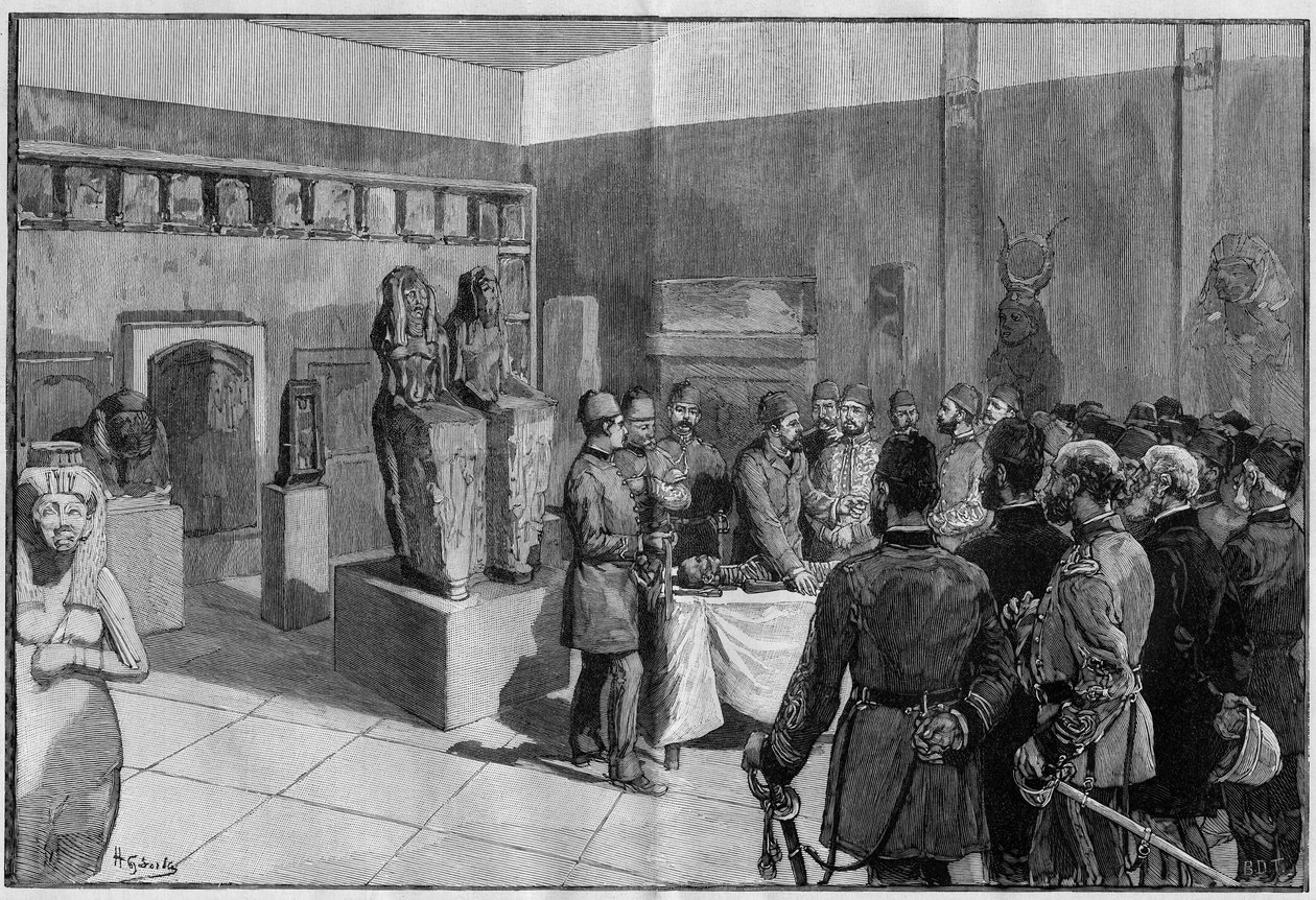 Die Entkleidung der Mumie von Sesostris (Ramses II) im Museum von Boulaq (Kairo, Ägypten) durch Gaston Maspero in Anwesenheit des Khediven Tewfik. Gravur in „Le Monde Illustré“ 1886. von French School