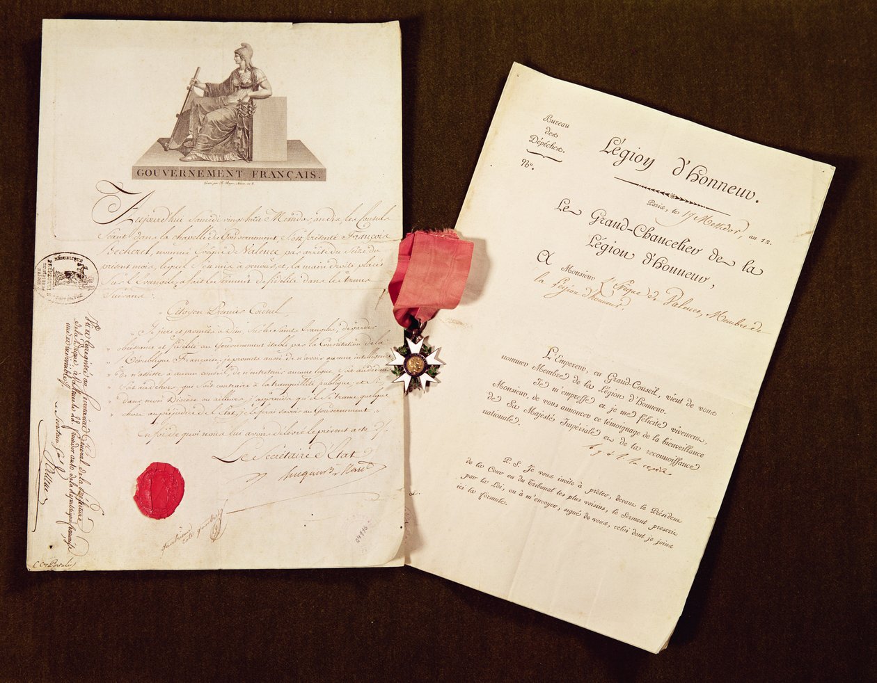 Die Dokumente und Medaille von Francois Becherels Ernennung zum Ritter der Ehrenlegion am 17. Juli 1802 von French School