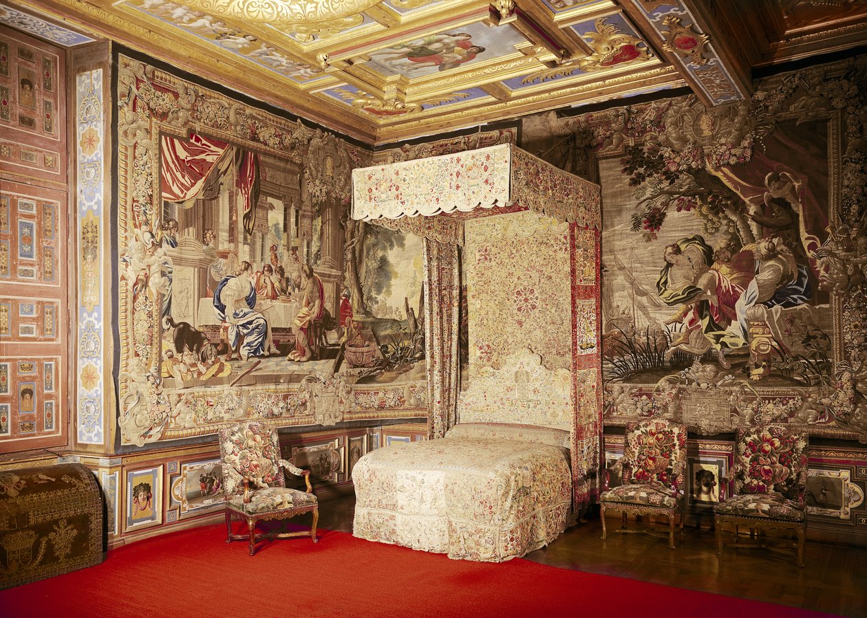 Das königliche Schlafzimmer mit Gobelins-Tapisserien nach Simon Vouet (1590-1649) von French School