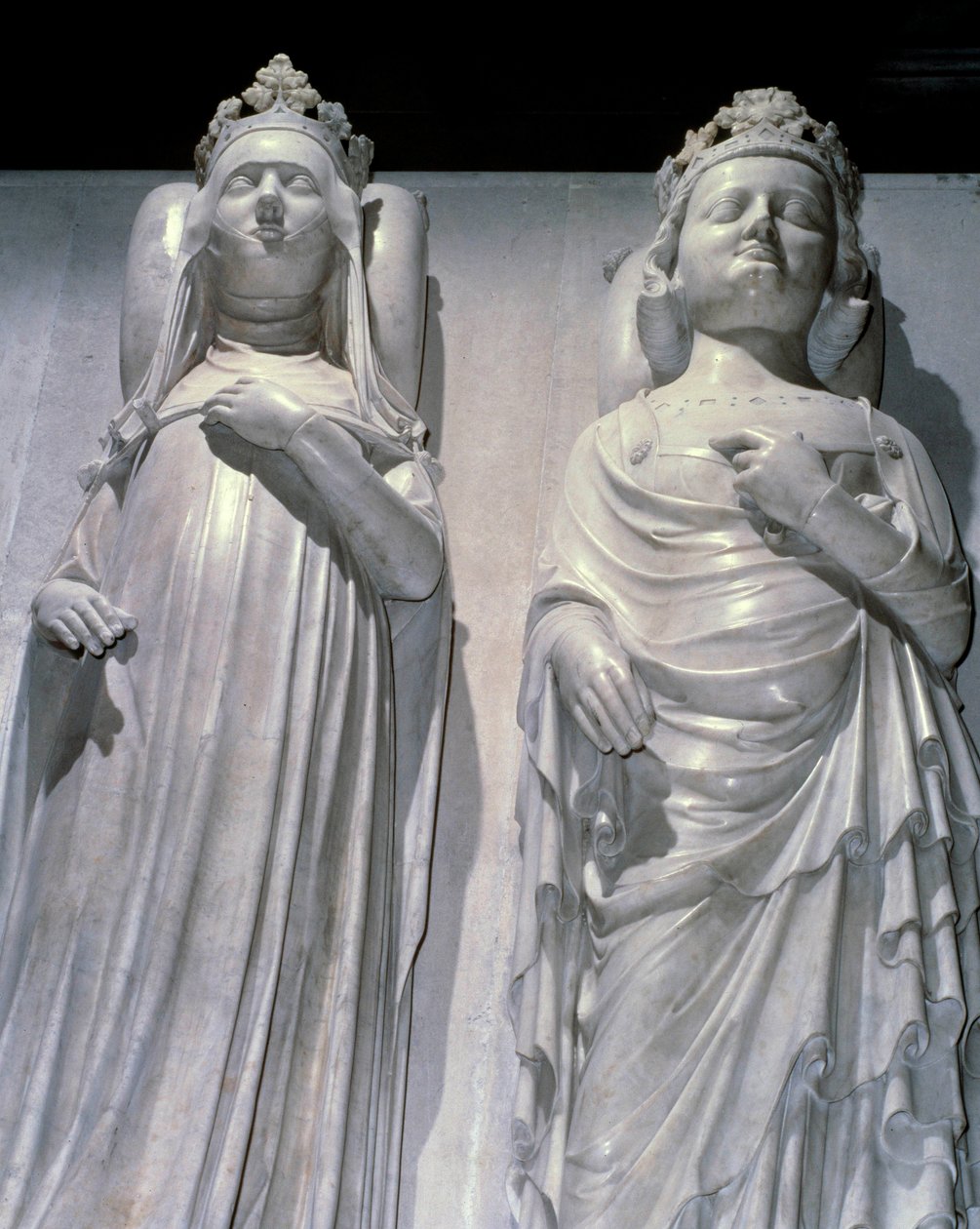 Die Marmordepots von Königin Johanna von Evreux (1307-1371) und König Karl IV. Le Bel (1294-1328). Es ist dasselbe Modell wie das von Maubuisson, hergestellt im Auftrag der Königin von Jean de Liège (bekannt um 1357-1381). Basilika von Saint Denis, königli von French School