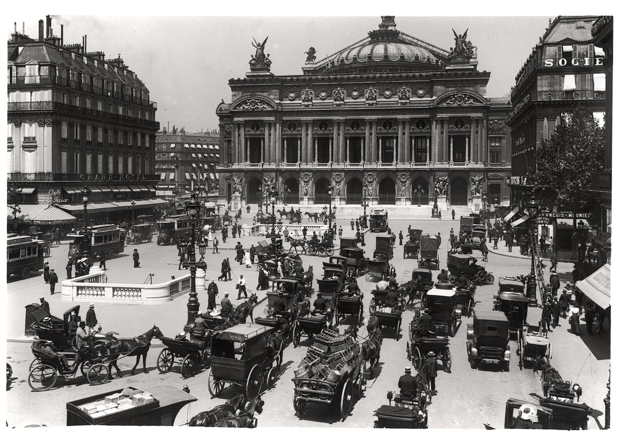 Verkehr vor der Pariser Oper, 1890-99 von French School