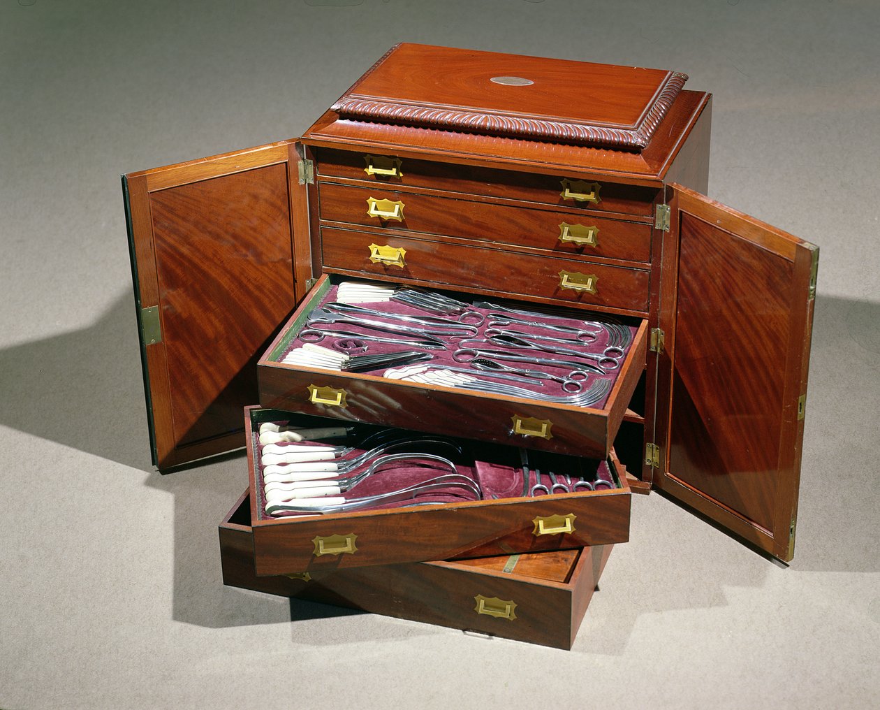 Reisekoffer für chirurgische Instrumente, gehörend zu Baron Guillaume Dupuytren (1777-1859) ca. 1805-10 von French School