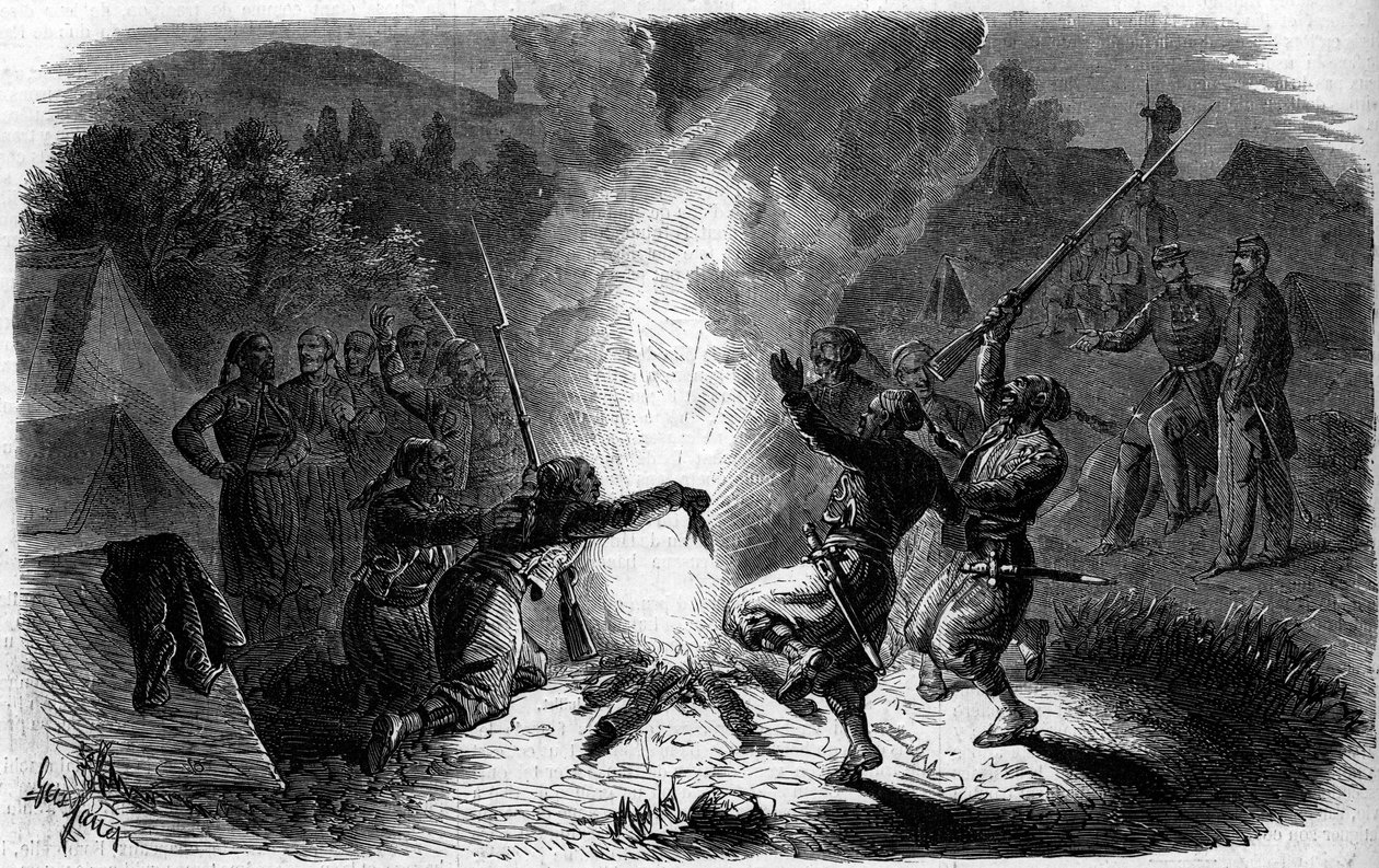 Turcos (algerische Schützen) der französischen Armee tanzen um ein Lagerfeuer, in das sie Pulver werfen. Italien, Zeit des Risorgimento von French School