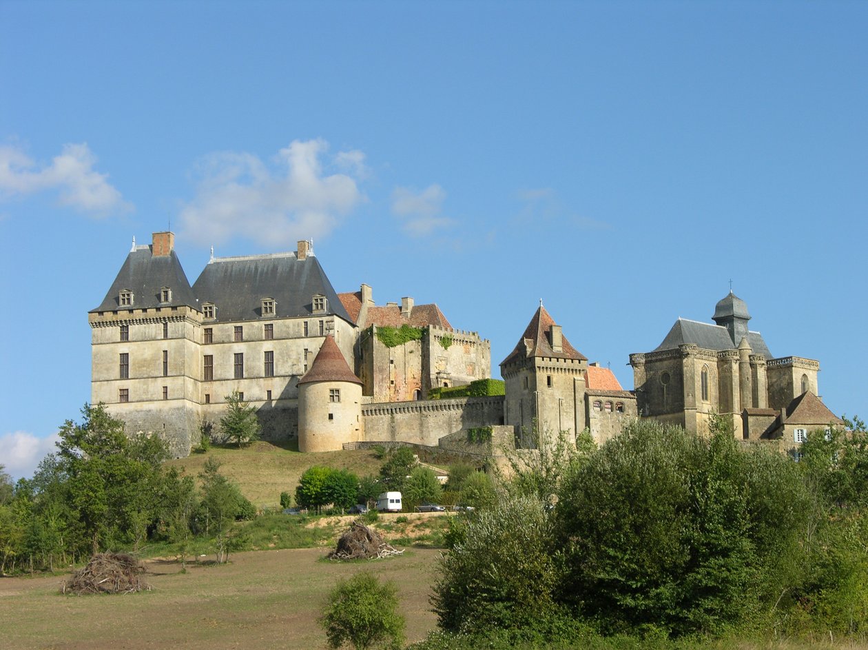 Ansicht des Schlosses Biron, 15.-16. Jahrhundert von French School