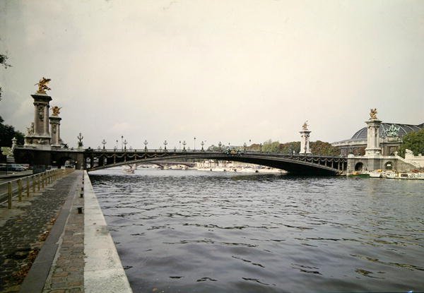 Ansicht der Pont Alexandre III, gebaut von den Ingenieuren Louis-Jean Resal (1854-1920) und Amedee Alby (1862-1942) für die Weltausstellung 1900, 1897-1900 von French School