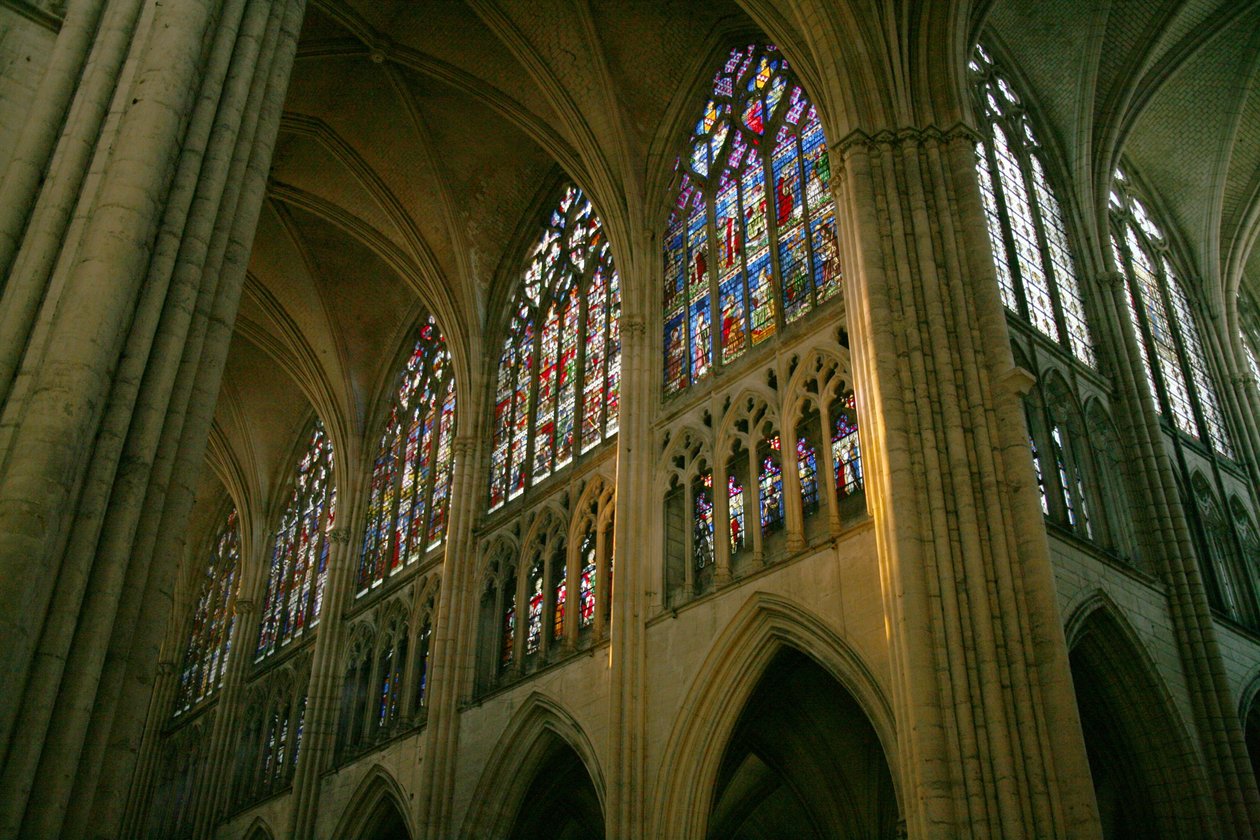 Ansicht der Nordseite des Kirchenschiffs und der Westseite des nördlichen Querschiffs von French School
