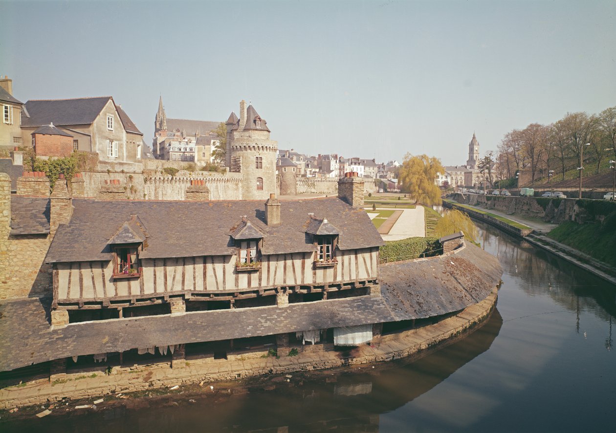 Ansicht der alten Befestigungen und eines Waschhauses von French School