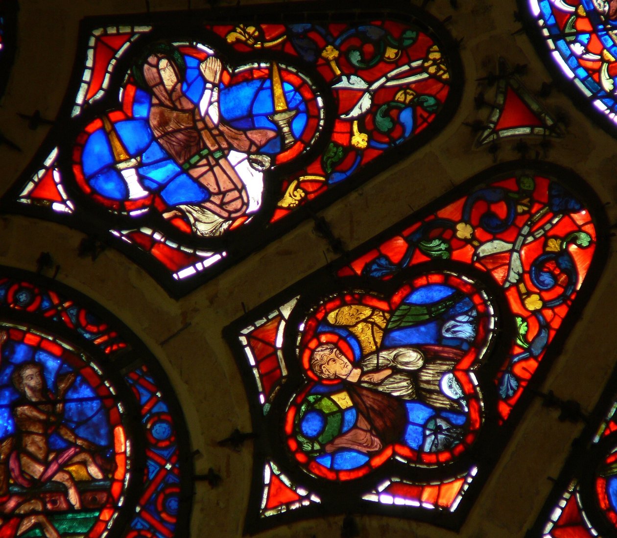 Fenster Ww mit Darstellung eines Apostels? und eines Engels von French School
