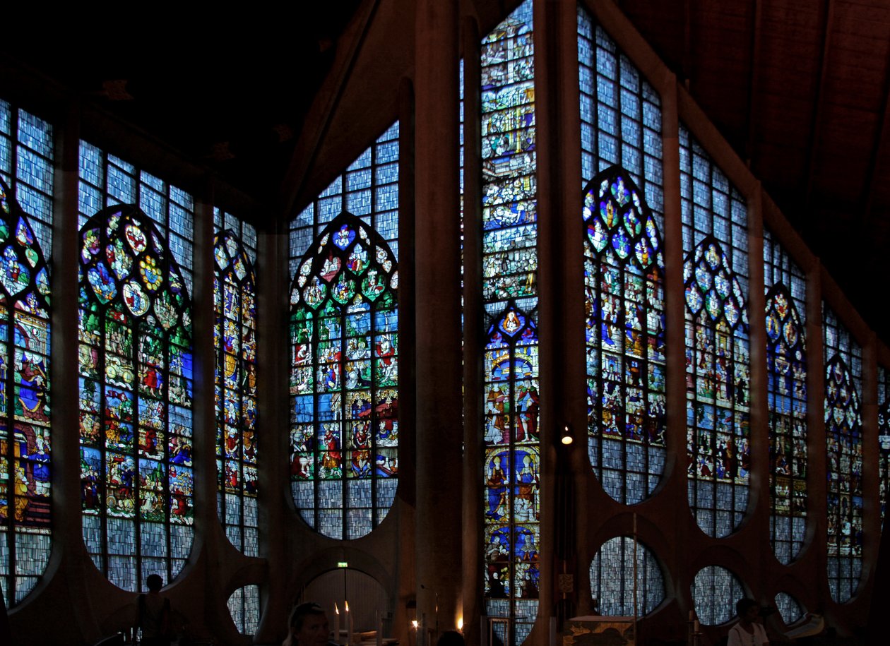 Fenster mit Darstellung der neu eingesetzten Fenster, ursprünglich aus der Kirche St. Vincent von French School