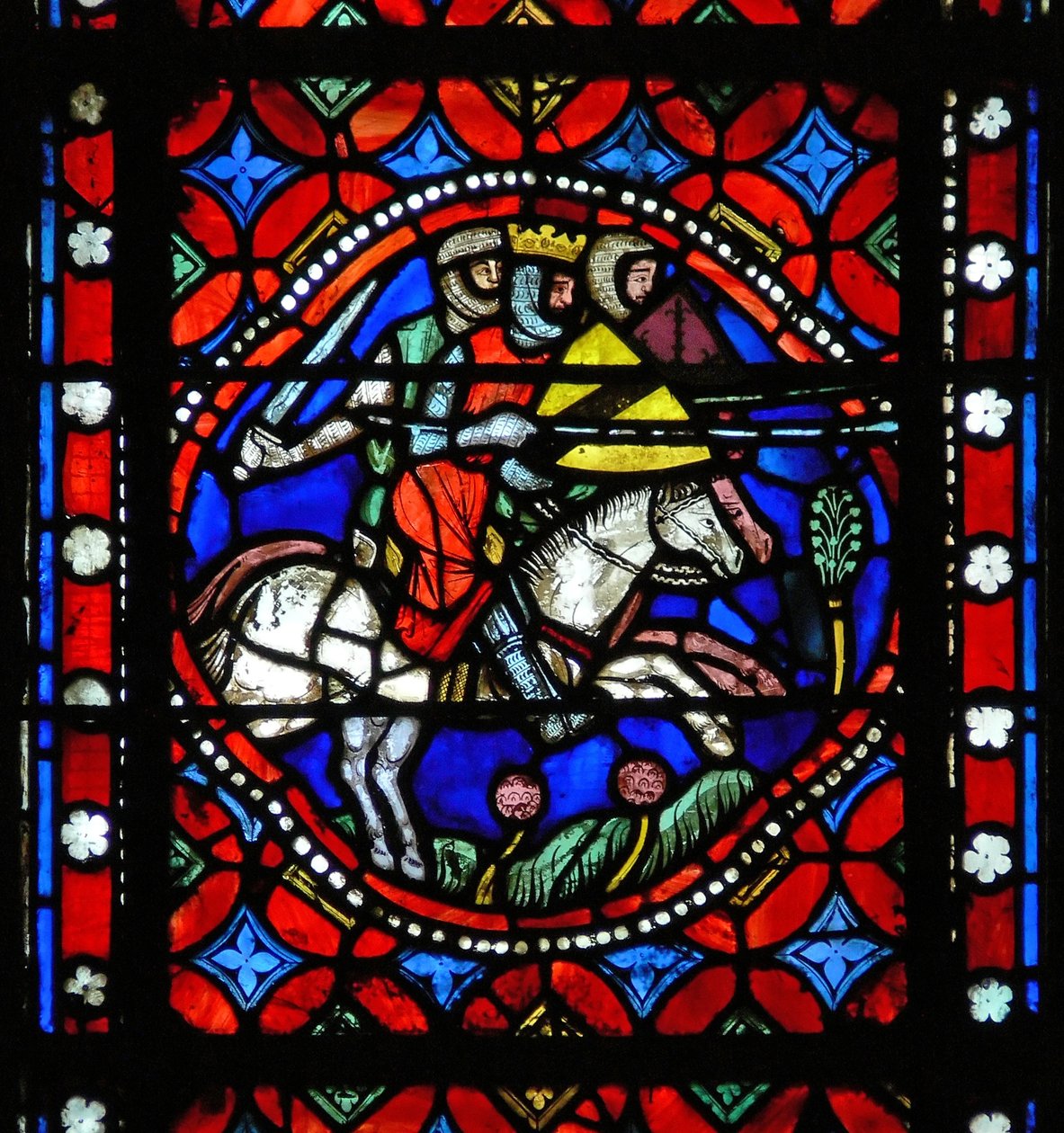 Fenster s1-R, eine Szene aus der Reise des heiligen Bonnet nach Rom darstellend: König Aripert von Pavia kämpft gegen die Barone von French School