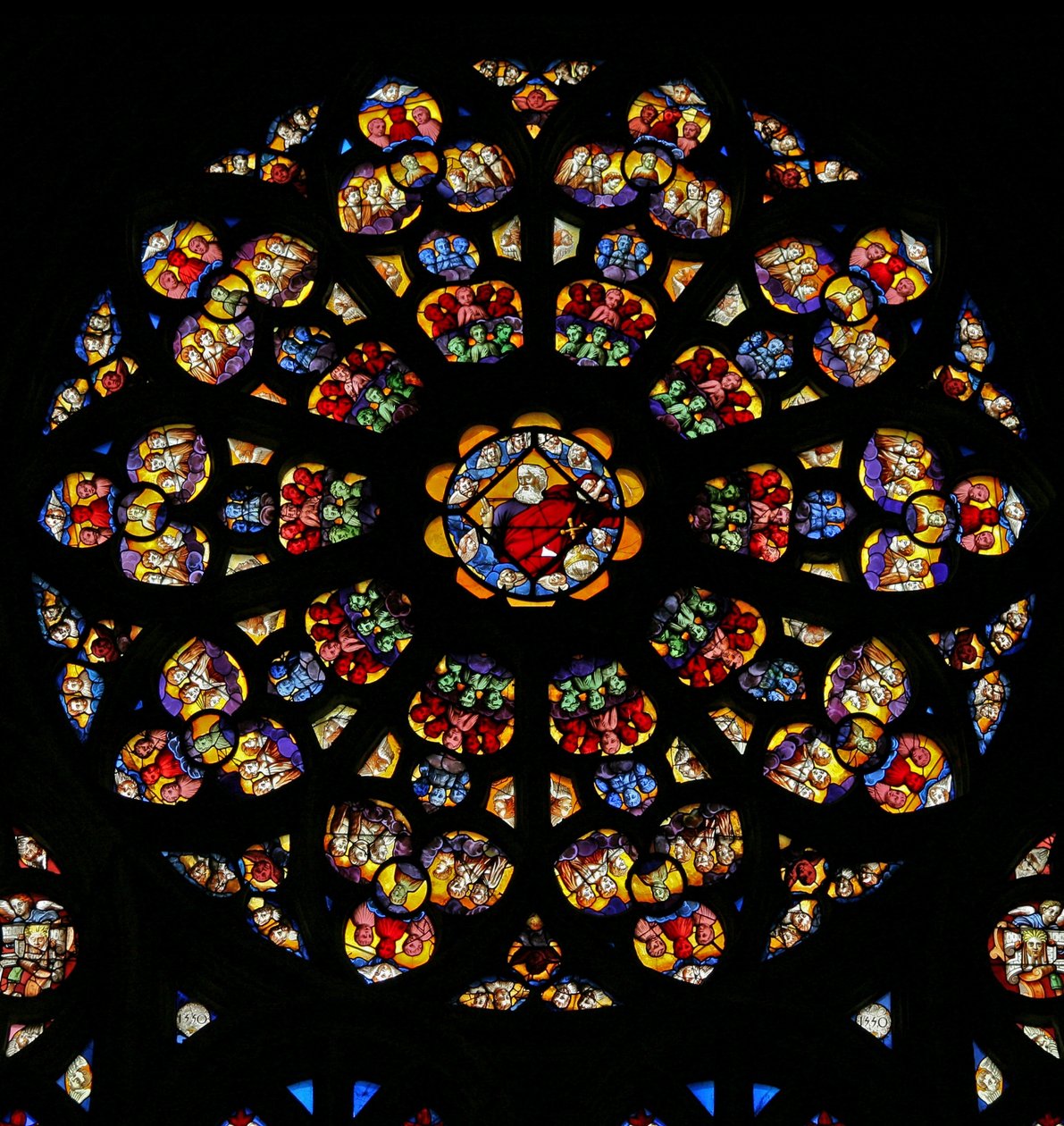 Fenster w120, die Südrosette, Gottvater umgeben von Cherubim und Engeln. In den Lanzetten: das Leben des Moses (Rosettenfenster - innen) von French School