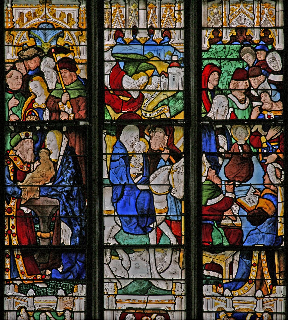 Fenster w2, das die Flucht nach Ägypten, im Tempel mit Simeon, Christus mit den Doktoren im Tempel darstellt von French School