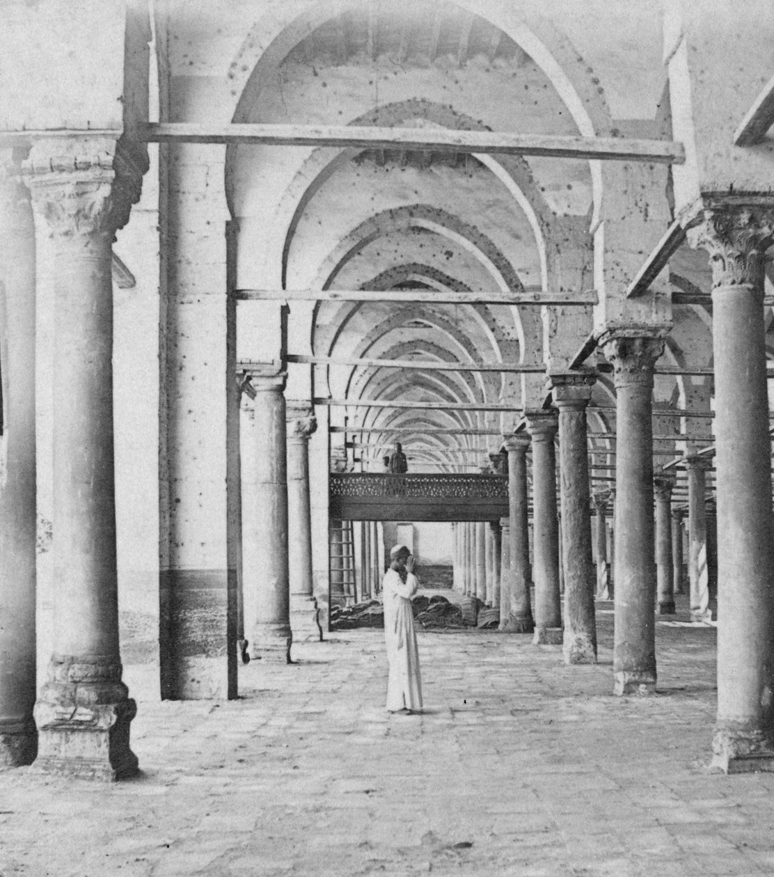 Kolonnade, Kairo, Ägypten, spätes 19. oder frühes 20. Jahrhundert von Gabriel Lekegian