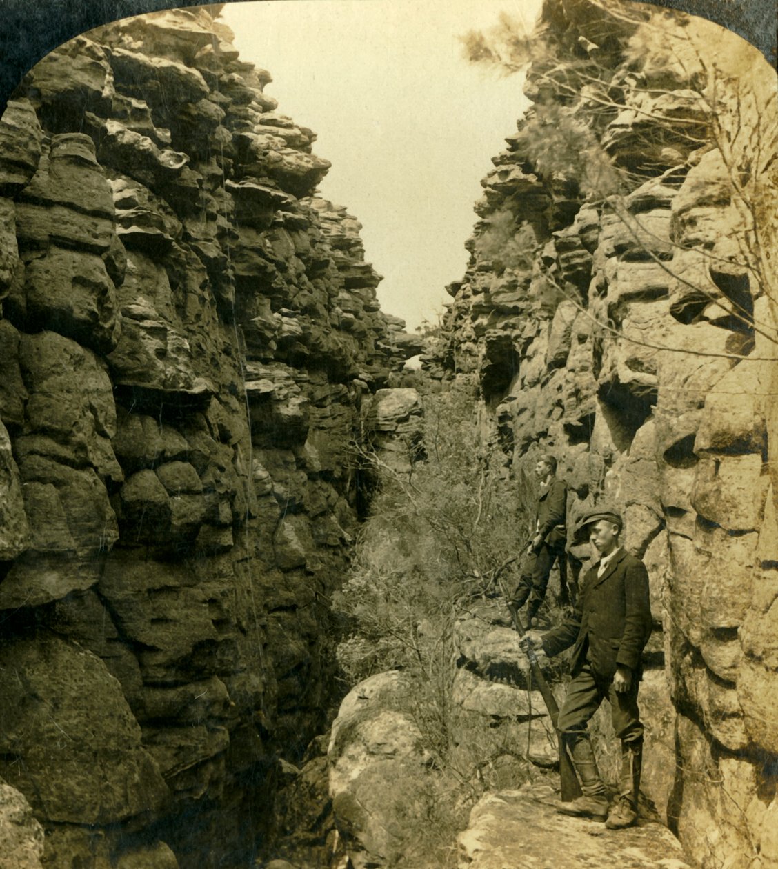 Wonderland Avenue, oder die stille Straße, Grampians, Victoria, Australien, 1908 von George Rose