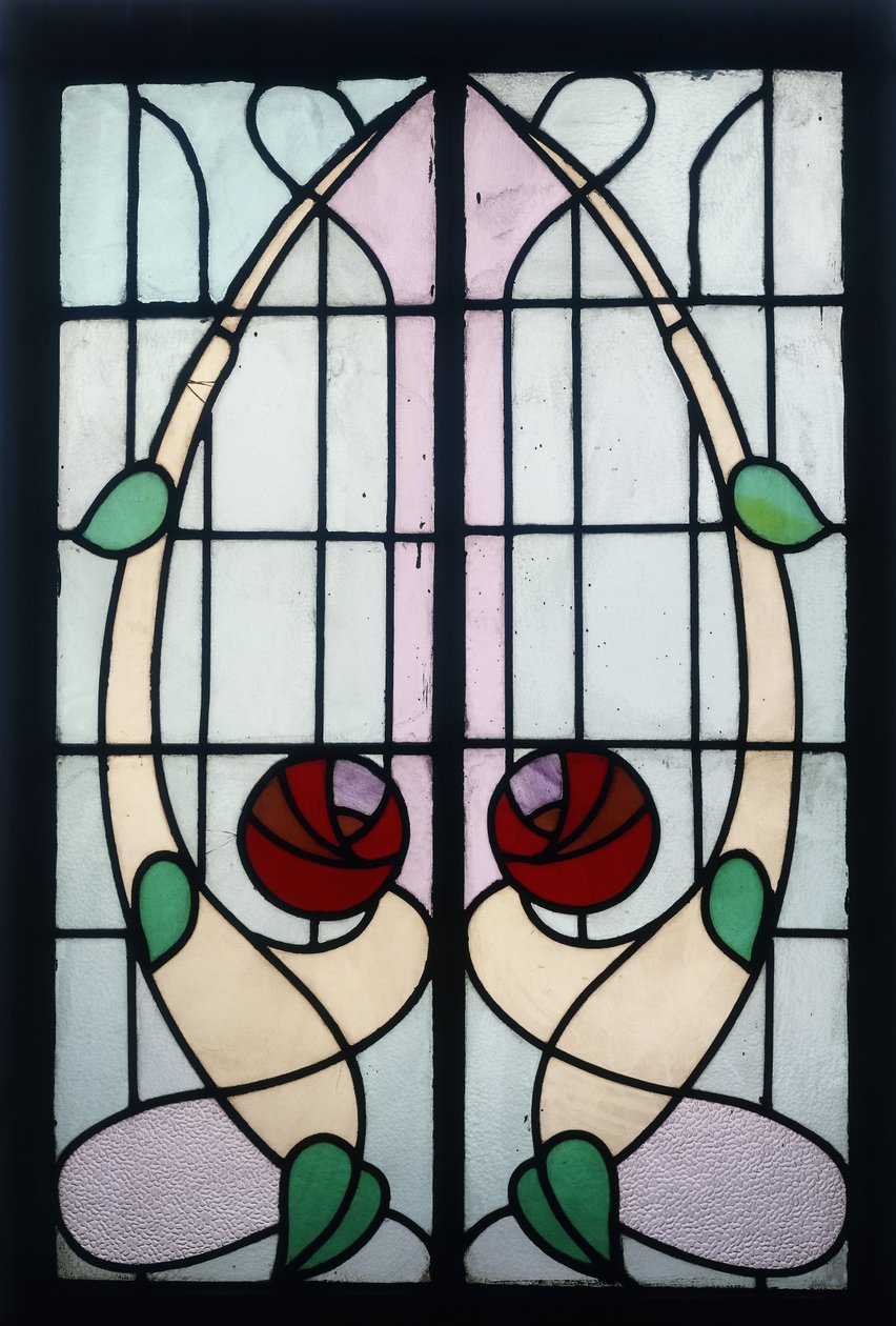 Ein Buntglasfenster, das stilisierte Rosen darstellt von George Walton