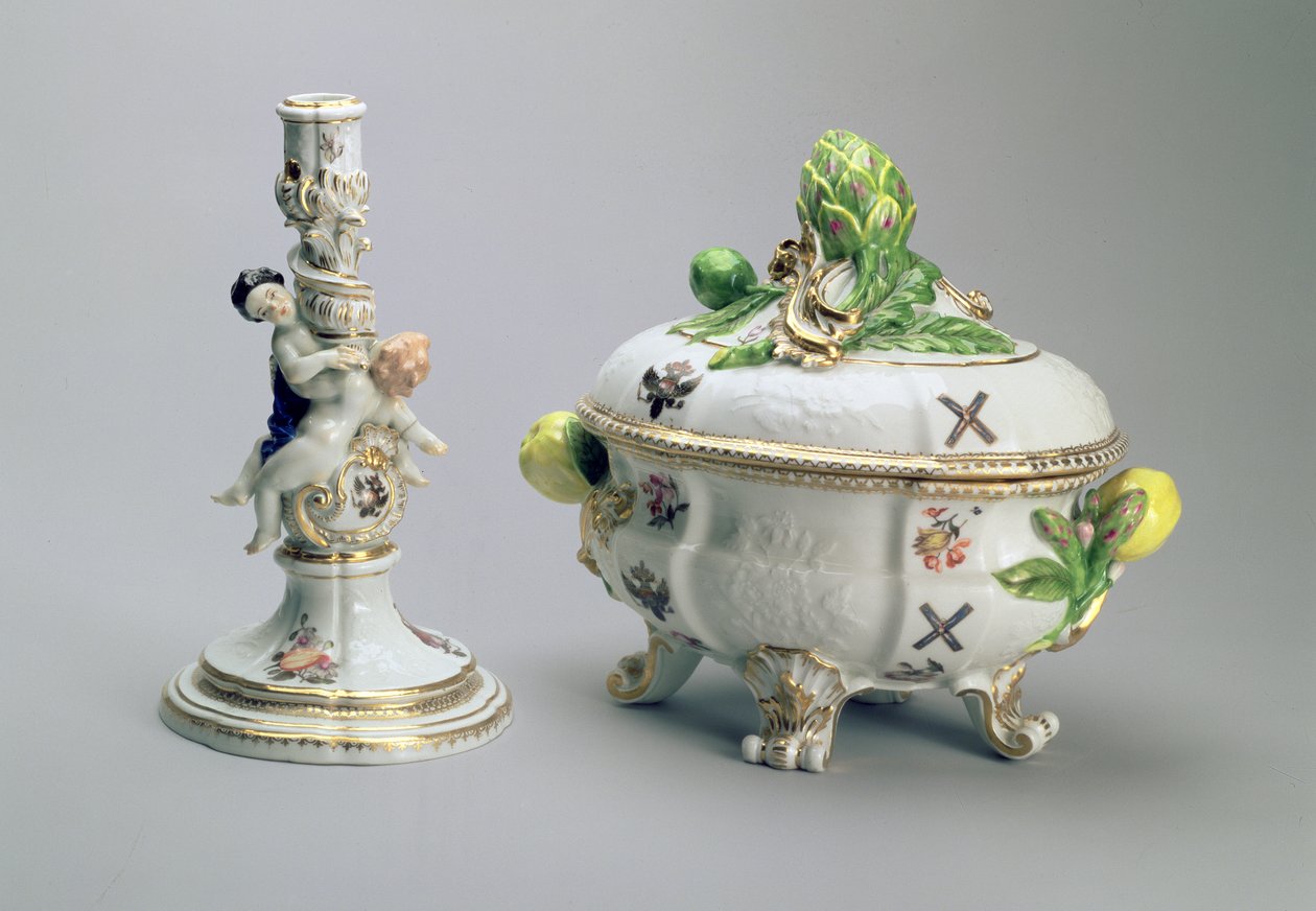 Kerzenhalter und Schale mit Deckel aus dem St. Andrew Service, Meissen, 1744-5 von German School