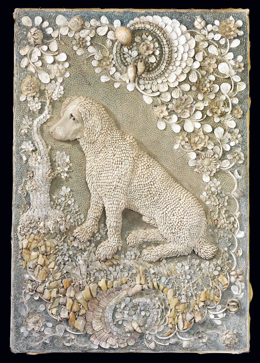 Einer von einem Paar Louis XV sitzender Hunde, modelliert in Relief, in einer grottenartigen Umgebung von German School