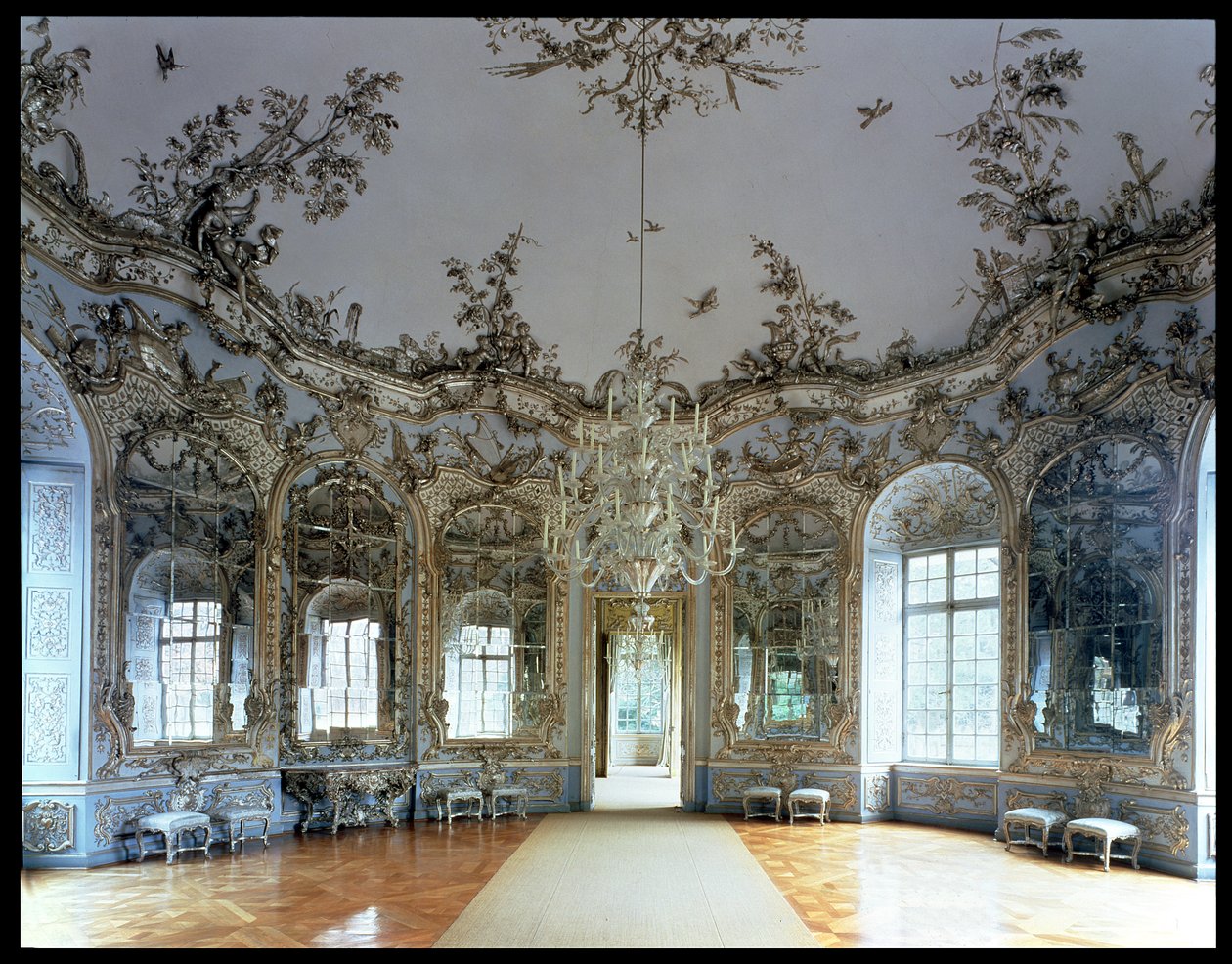 Der Spiegelsaal, entworfen von Francois Cuvillies (1695-1768), mit Stuckarbeiten von Johann Baptist Zimmermann (1680-1758), 1734-37 von German School