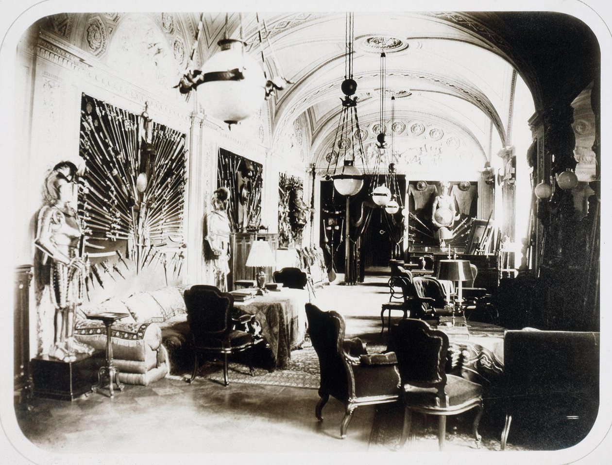 Das Haus von Ivan Paskevich am Englischen Ufer in Petersburg. Der Waffensaal, 1860er Jahre von Giovanni Bianchi