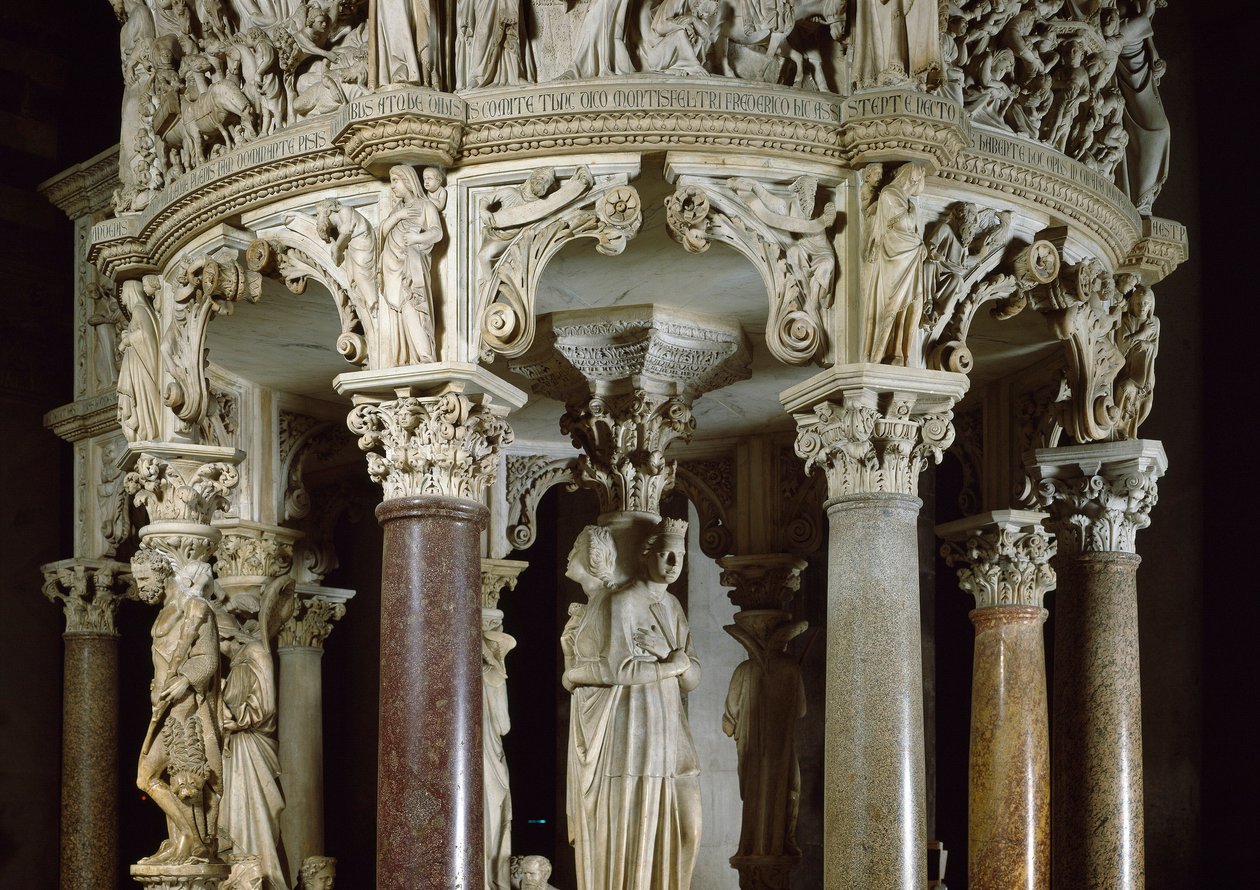 Die theologischen Tugenden und Herkules links (Detail) von skulptierten Gruppen, die die Kanzel stützen. Marmorskulptur von Giovanni Pisano (1248-1314). 1302-1311 Kathedrale von Pisa (Duomo di Santa Maria Assunta di Pisa), Italien von Giovanni Pisano
