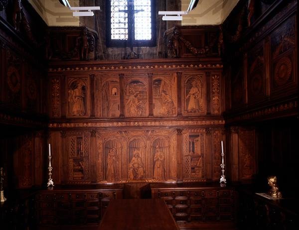 Schränke nach der Restaurierung in der Nord-Sakristei (Sacrestia delle Messe) von Giuliano da Maiano