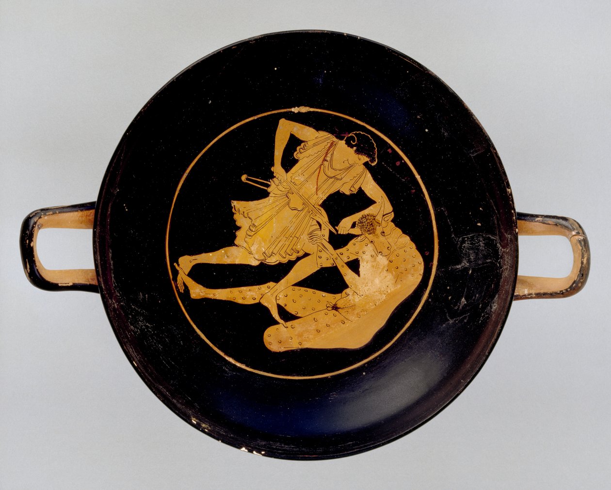 Innenraum eines rotfigurigen Skyphos, der Theseus und den Minotaurus darstellt, ca. 5. Jahrhundert v. Chr. von Greek