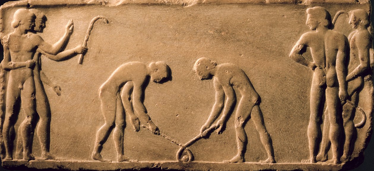 Junge Männer spielen mit Stöcken und einem Ball, von einer Statuenbasis gefunden im Dipylon-Friedhof, Athen, ca. 510 v. Chr. von Greek