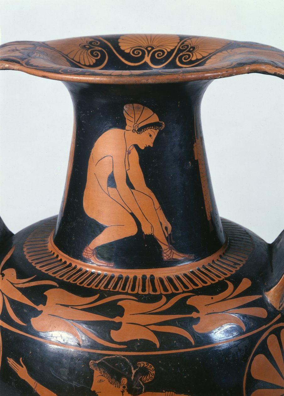 Kauernde Frau, die ihr Sandale bindet (Detail) von Greek
