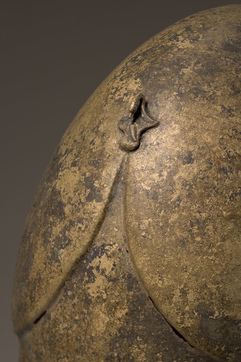 Helm mit phallischem Applikat, chalkidisch, 5.-4. Jahrhundert v. Chr. (Detail) von Greek