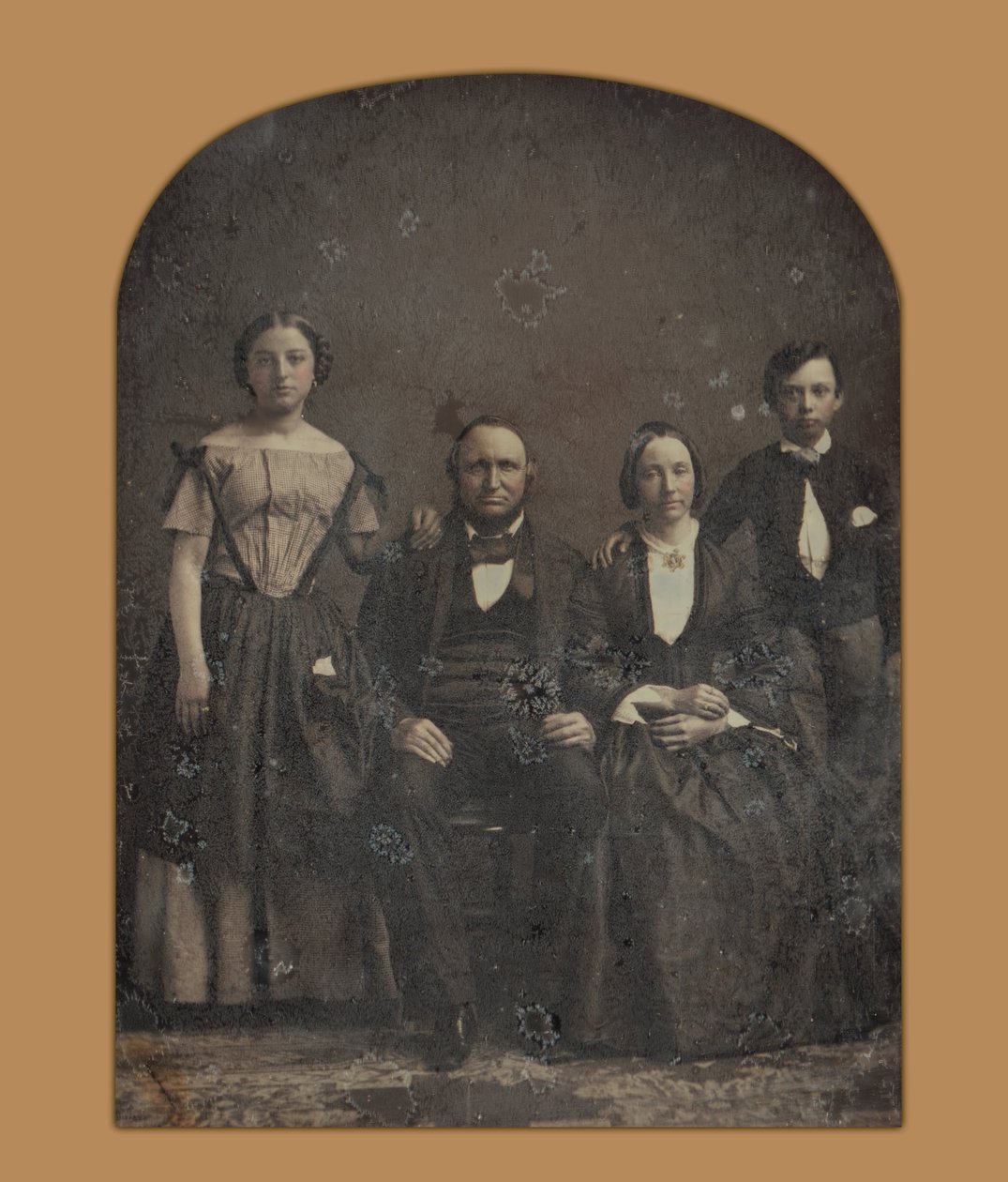 Gruppenporträt einer unbekannten Familie von Harrison and Hill