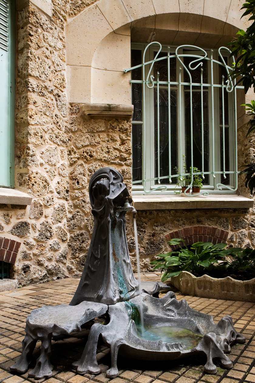 Brunnen, Innenhof des Castel Beranger, 1897-98 von Hector Guimard
