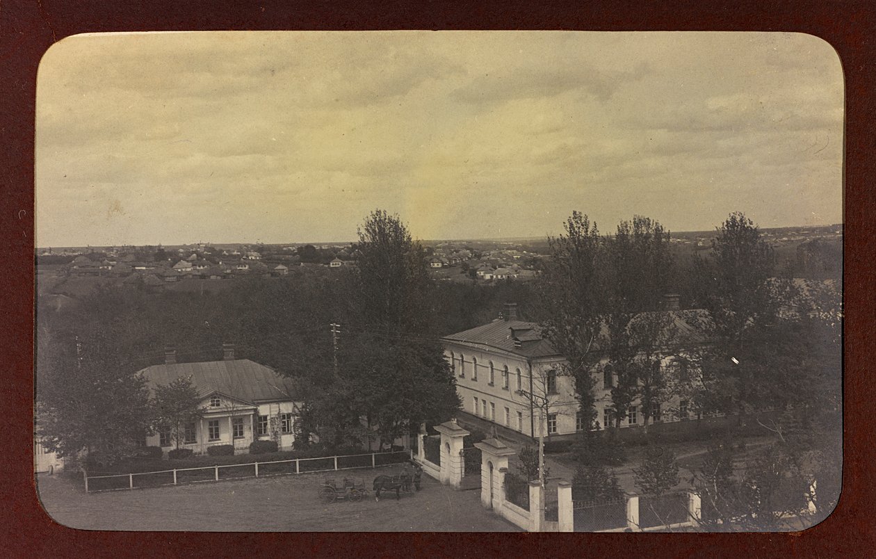 Erster Weltkrieg: die Ukraine in den Jahren 1914-1916 während der Invasion der deutschen Armee. Ansicht einer Stadt von Heldenfriedhof Dsessentniki (attr. to)